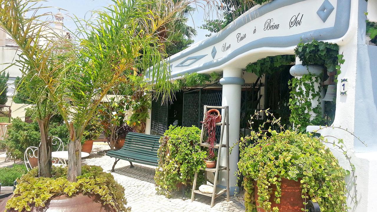 Uma Casa A Beira Sol Panzió Lagos Kültér fotó